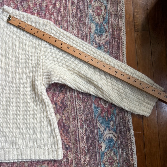 Uni Qlo Wool Mohair Acrylic Blend Cozy Cream Sweater Women’s medium - Picture 6 of 12